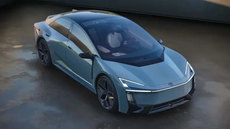 El próximo Toyota Corolla ofrecerá versiones HEV, PHEV y BEV con carrocería sedán coupé y variante GR