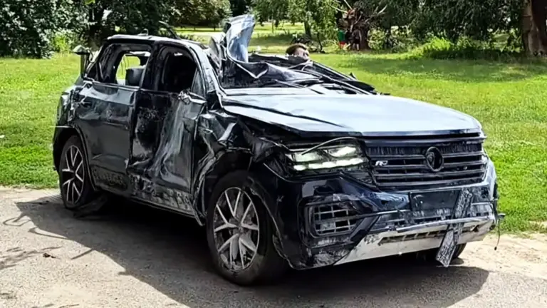 El Volkswagen Touareg sobrevive a un ataque aéreo en Ucrania y sigue funcionando: el nuevo ‘indestructible’