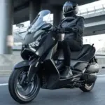 Yamaha XMAX 300 Connected: GPS integrado y cúpula eléctrica para el scooter urbano