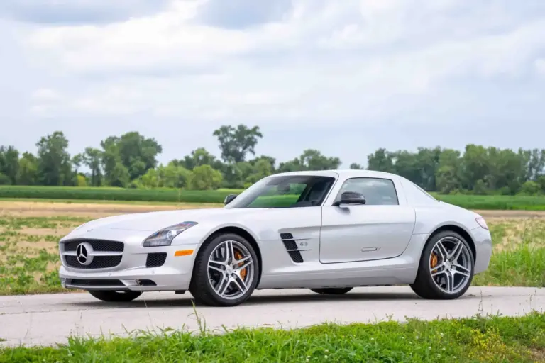 Mercedes SLS AMG subasta: solo 251 millas en un youngtimer de colección