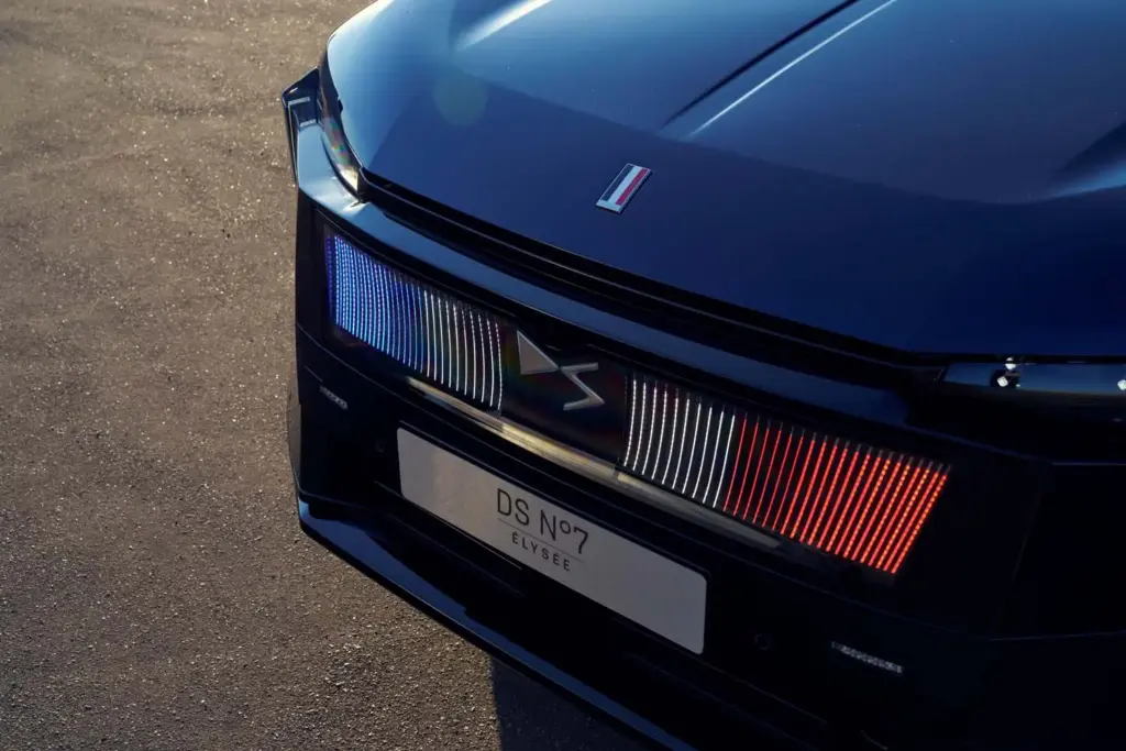 DS Nº 7 ÉLYSÉE, el primer vehículo oficial 100% eléctrico de Emmanuel Macron 2 Motor16 DS Nº 7 ÉLYSÉE, Francia, Emmanuel Macron, República Francesa