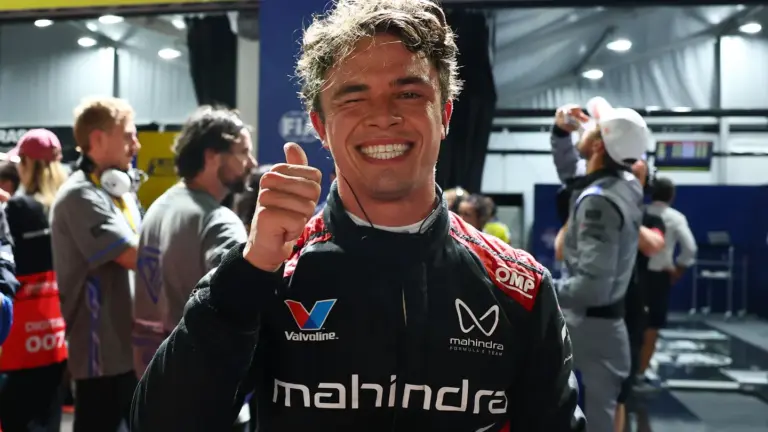 Fórmula E Tokio 2026: Nyck de Vries vence en el caos y Jake Dennis se pone líder