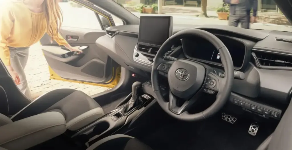 El colorido Toyota Corolla que aterriza con motivo de sus 60 años de vida 1 Motor16 2026 Toyota Corolla Sport G Z Active. Imagen interior.