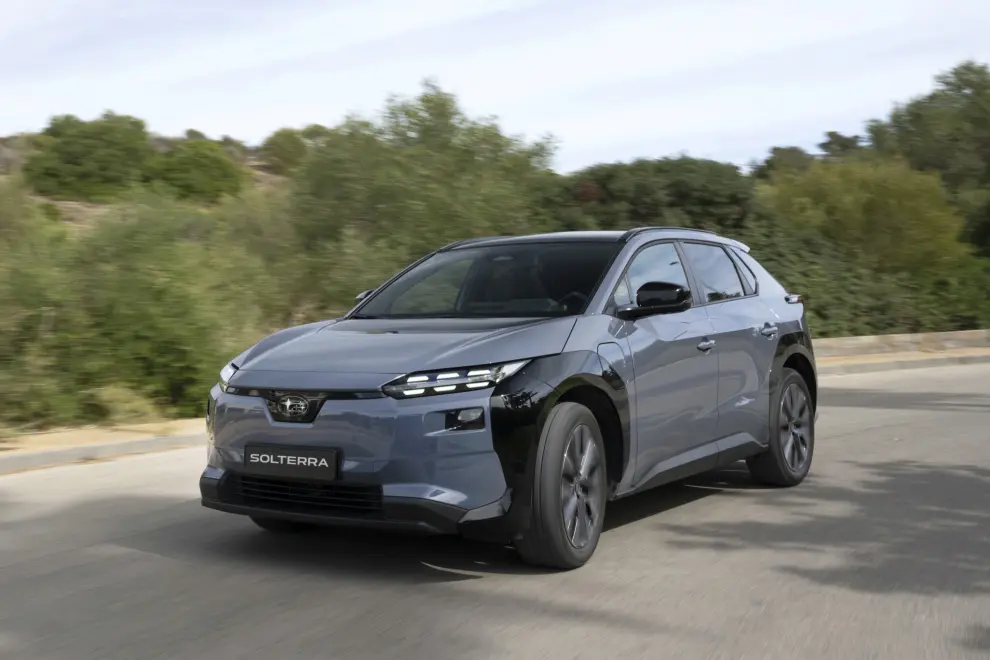 Subaru Solterra 2026: nueva pantalla de 14 pulgadas, Apple CarPlay inalámbrico y 509 km de autonomía 1 Motor16 6a3e6118f087d8 10321677 Motor16