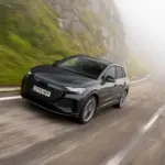 El Audi Q4 e-tron 2027 sube a 592 km WLTP con baterías de 63 y 82 kWh y carga DC más rápida