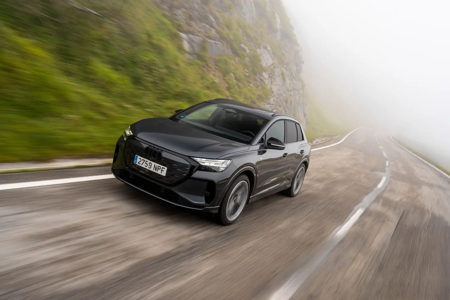 El Audi Q4 e-tron 2027 sube a 592 km WLTP con baterías de 63 y 82 kWh y carga DC más rápida