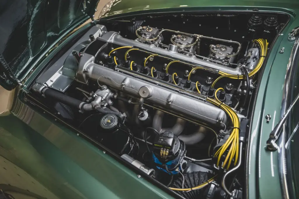 Aston Martin DB4 GT Zagato 1962 14 Motor16