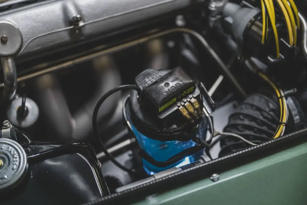 Aston Martin DB4 GT Zagato 1962 15 Motor16