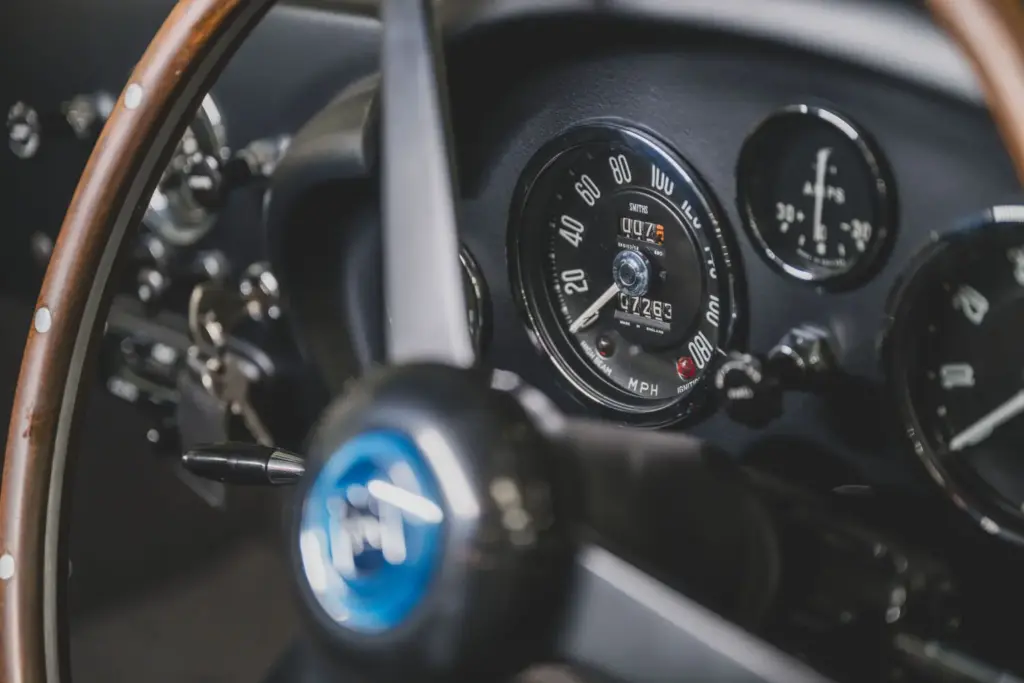 Aston Martin DB4 GT Zagato 1962 6 Motor16