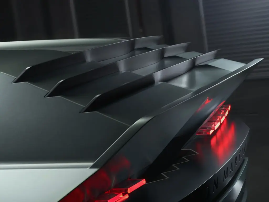 Aston Martin Dreadnought: el SUV militar que solo existe en el mundo virtual de Call of Duty 13 Motor16 Aston Martin Dreadnought 9 Motor16