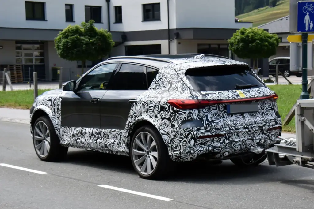 Audi RS Q5 2027 espia 18 Motor16