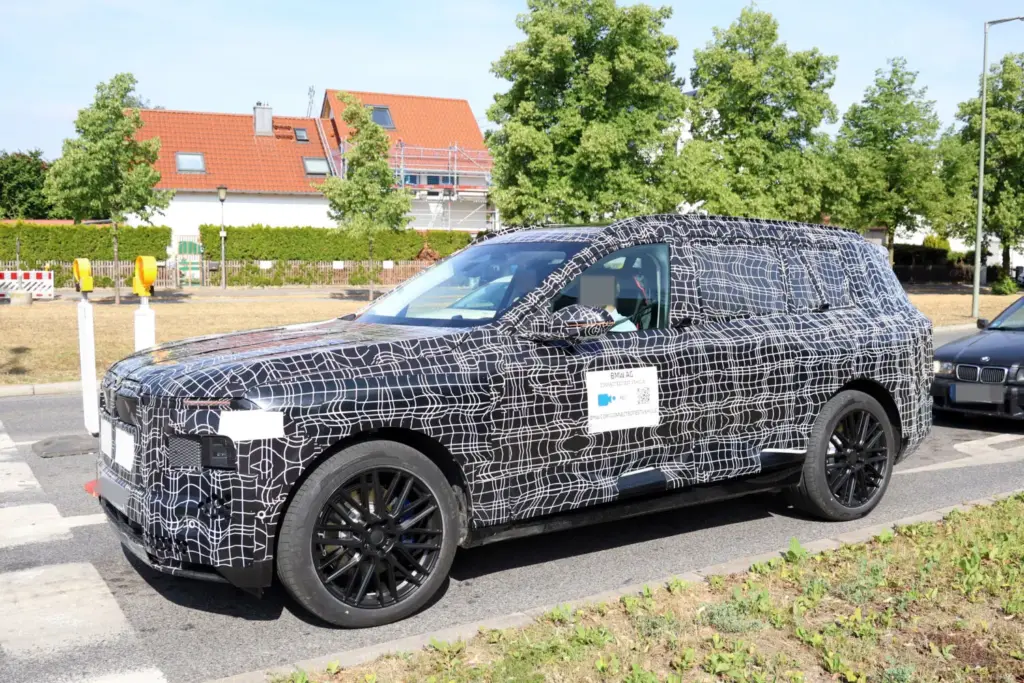 BMW IX7 8 Motor16