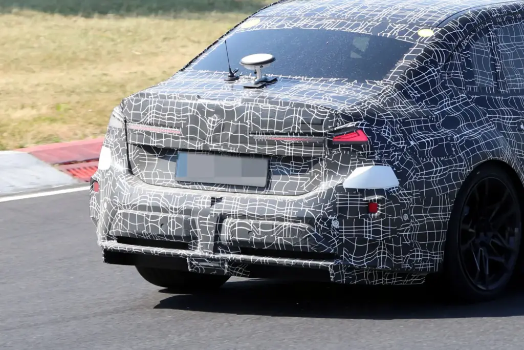 El BMW M3 eléctrico pierde camuflaje y nos enseña nuevos detalles 12 Motor16 BMW M3 electrico 2027 10 Motor16