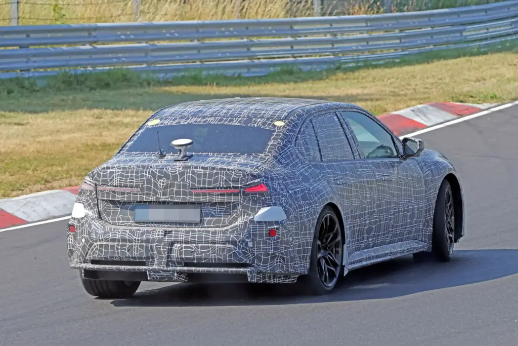 El BMW M3 eléctrico pierde camuflaje y nos enseña nuevos detalles 2 Motor16 BMW M3 electrico 2027 11 Motor16