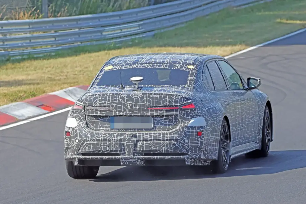 El BMW M3 eléctrico pierde camuflaje y nos enseña nuevos detalles 14 Motor16 BMW M3 electrico 2027 12 Motor16