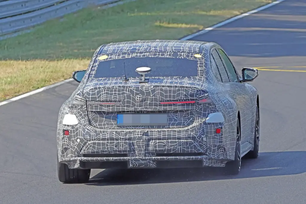 El BMW M3 eléctrico pierde camuflaje y nos enseña nuevos detalles 16 Motor16 BMW M3 electrico 2027 14 Motor16