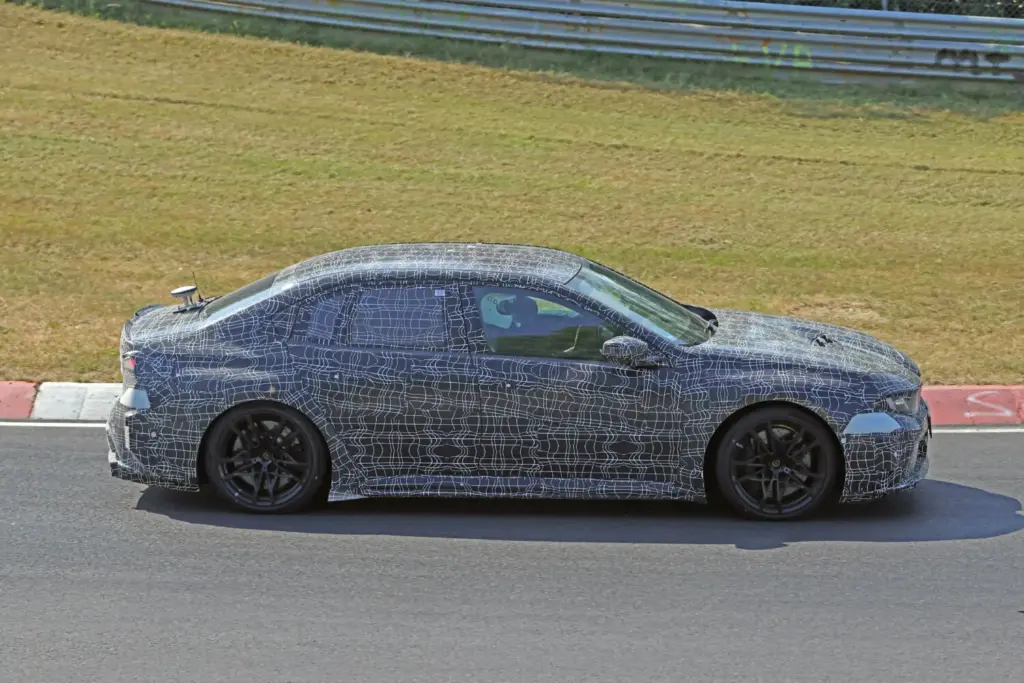 El BMW M3 eléctrico pierde camuflaje y nos enseña nuevos detalles 1 Motor16 BMW M3 electrico 2027 (5)