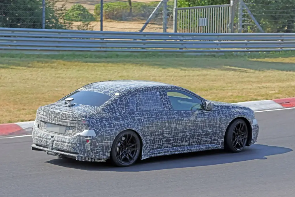 El BMW M3 eléctrico pierde camuflaje y nos enseña nuevos detalles 10 Motor16 BMW M3 electrico 2027 8 Motor16