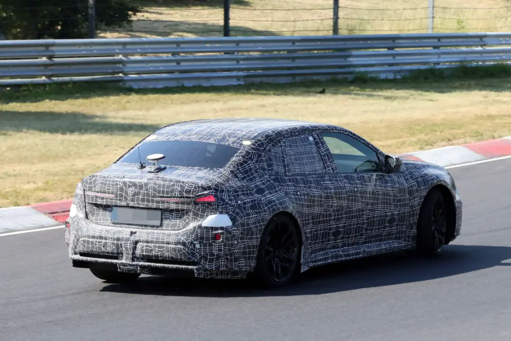 El BMW M3 eléctrico pierde camuflaje y nos enseña nuevos detalles 11 Motor16 BMW M3 electrico 2027 9 Motor16
