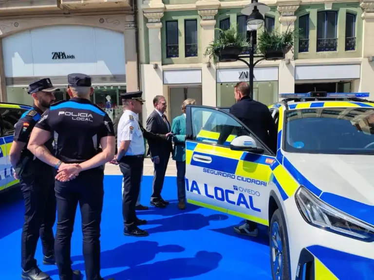 Oviedo renueva su flota policial con 21 BMW híbridos enchufables