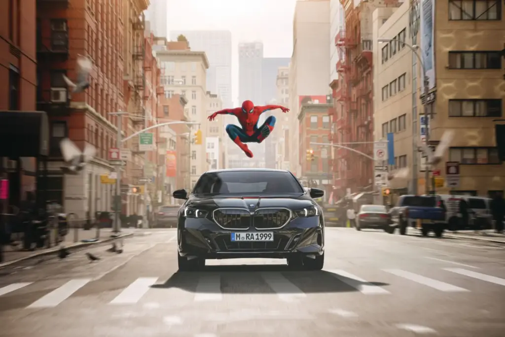 El nuevo BMW iX3 y el Serie 5 se cuelan en la película 'Spider-Man: Brand New Day' 3 Motor16 Spider-Man Brand New Day, iX3, Serie 5