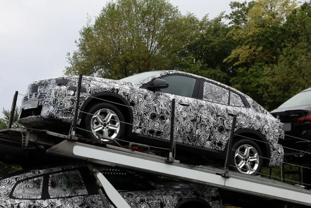 BMW X2 2027 espia 13 Motor16