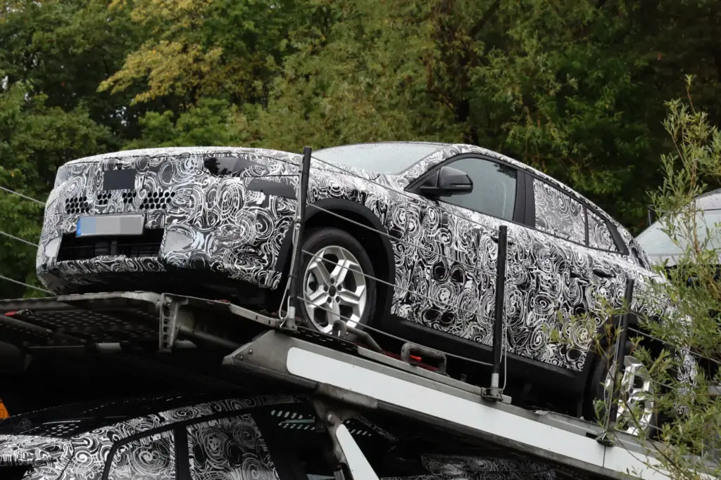 BMW X2 2027 espia 16 Motor16