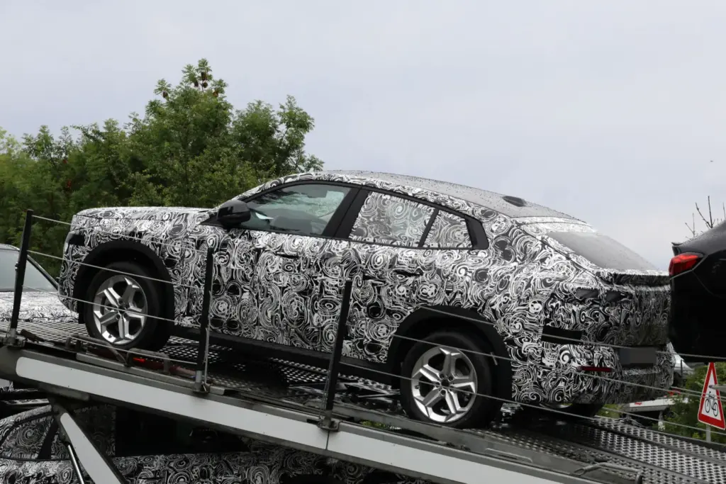 BMW X2 2027 espia 5 Motor16