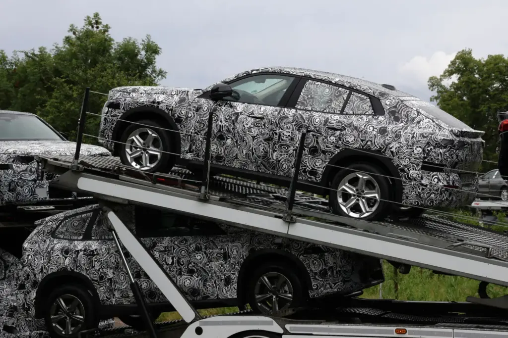 BMW X2 2027 espia 7 Motor16