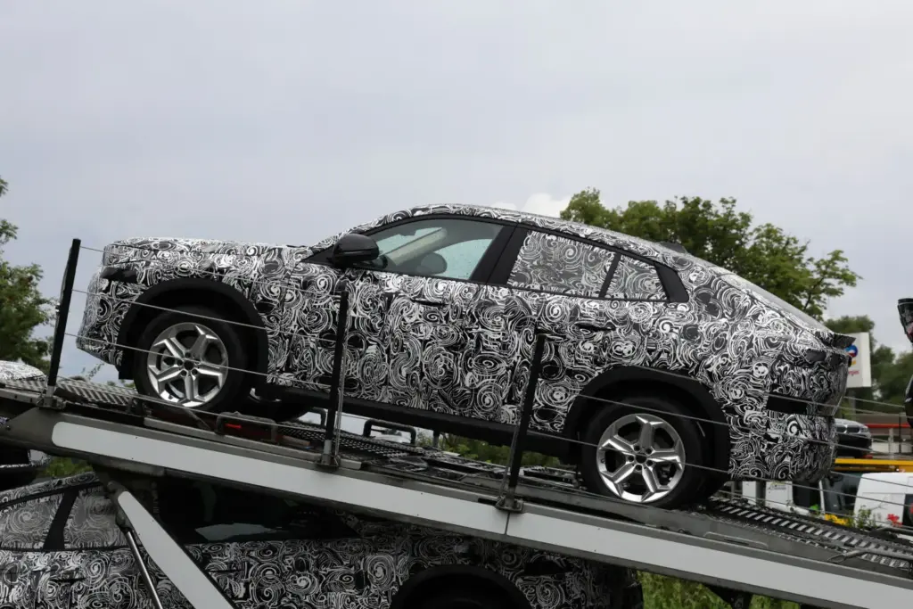 BMW X2 2027 espia 8 Motor16