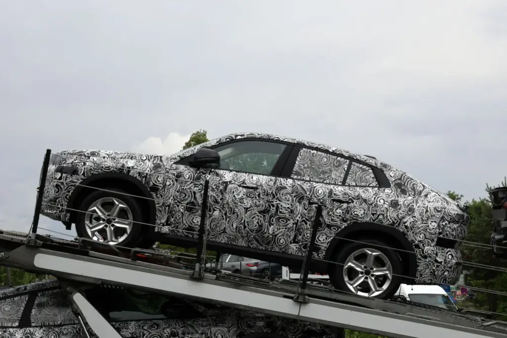 BMW X2 2027 espia 9 Motor16