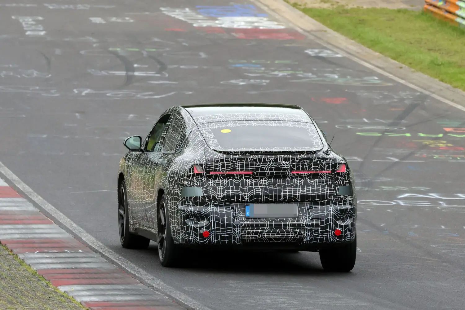 BMW crece un 3,4% en ventas del tercer trimestre pero hunde un 96% el X4 y el iX 1 Motor16 BMW iX desplome