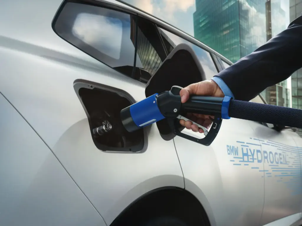 Así es la quinta generación del BMW X5, que llega con cinco tecnologías diferentes 1 Motor16 BMW iX5 Hydrogen Motor16