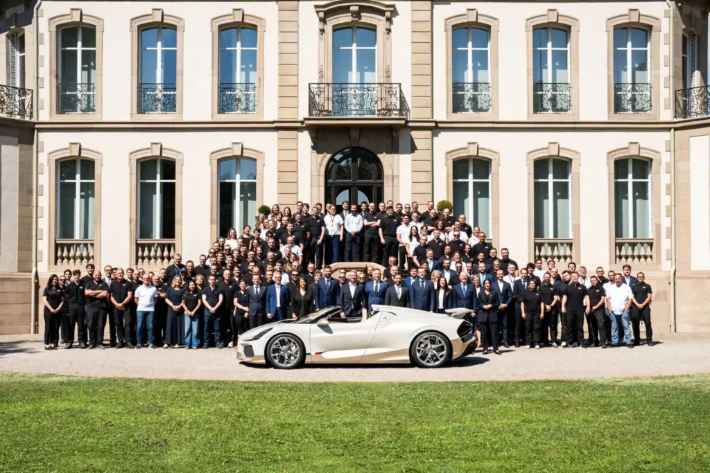 Bugatti dice adiós al W16 Mistral con el último de los 99 fabricados 3 Motor16 BUGATTI W16 MISTRAL FIN DE PRODUCCION 1 Motor16
