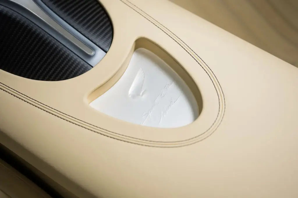 Bugatti dice adiós al W16 Mistral con el último de los 99 fabricados 12 Motor16 BUGATTI W16 MISTRAL FIN DE PRODUCCION 10 Motor16