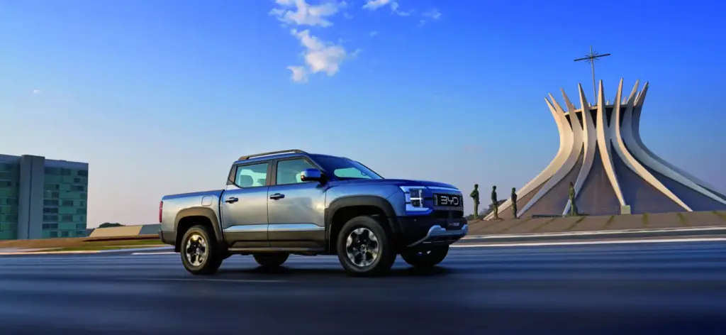 BYD SHARK: el pick-up híbrido enchufable que promete 90 km en modo eléctrico y 675 km de autonomía total 4 Motor16 BYD SHARK 1 Motor16