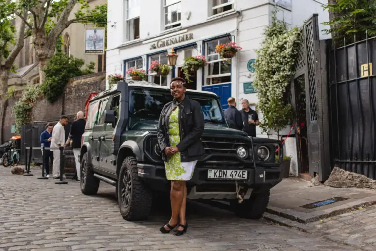 De Nairobi a Londres en 122 días: la keniana que recorrió 45.470 kilómetros al volante de un INEOS Grenadier