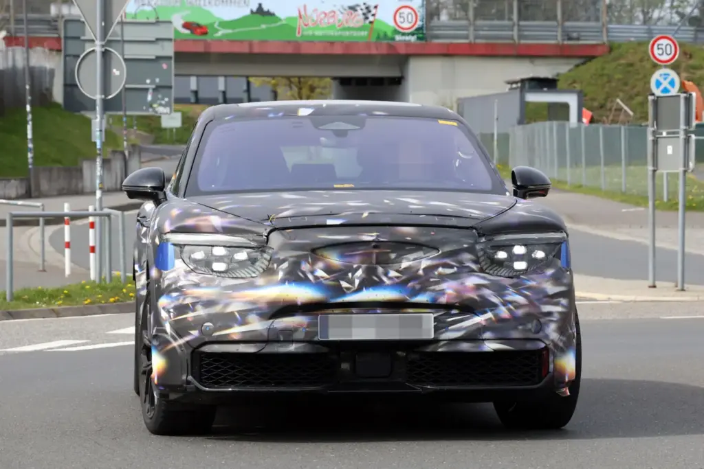 Bentley Torcal 2027 espia 9 Motor16