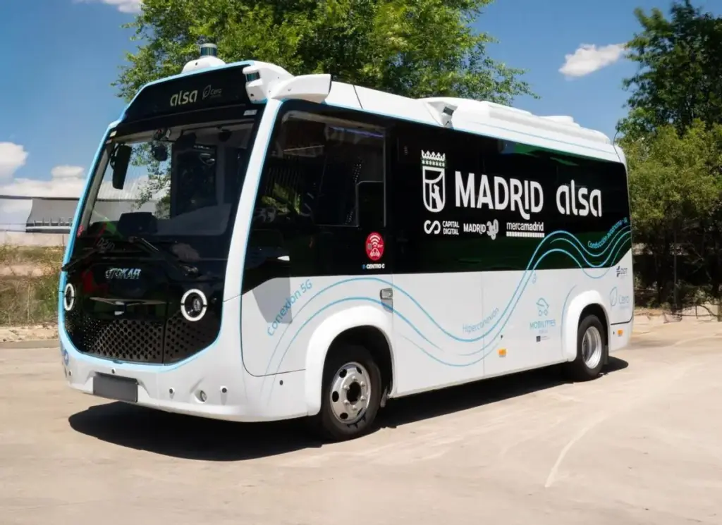 El primer autobús autónomo de España ya circula en Mercamadrid: así funciona la conducción Nivel 4 1 Motor16 Bus Motor16
