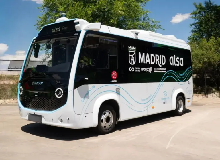 El primer autobús autónomo de España ya circula en Mercamadrid: así funciona la conducción Nivel 4