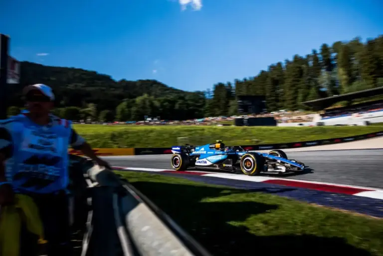 Carlos Sainz renueva con Williams: el español zanja el culebrón del mercado de pilotos de F1