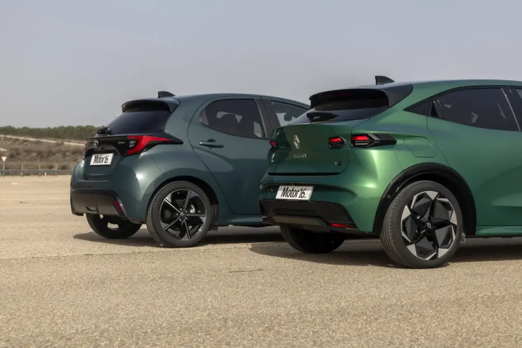 Comparativa Renault Clio Full Hybrid e-TECH Techno / Toyota Yaris Hybrid 130 Style 16 Motor16 Comparativa Renault Clio Toyota Yaris 5 Motor16