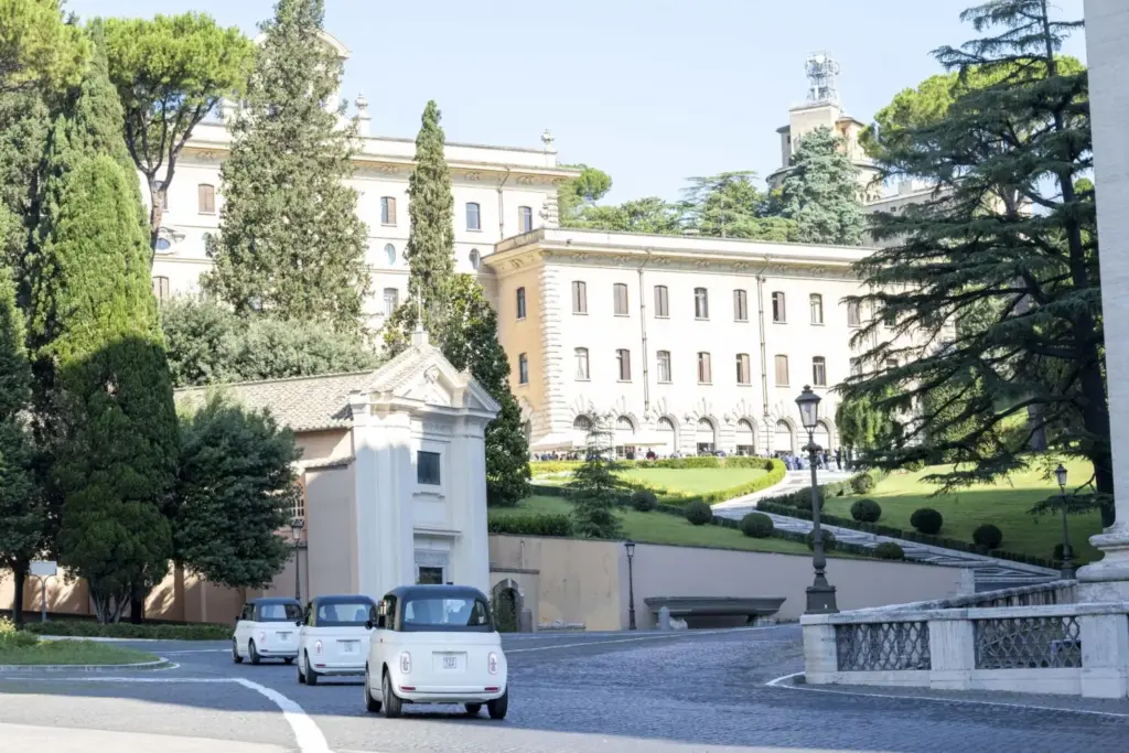 Conducimos un FIAT Topolino por las calles del Vaticano. Una experiencia (casi) religiosa 7 Motor16 Conducimos un FIAT Topolino por el Vaticano 2 Motor16
