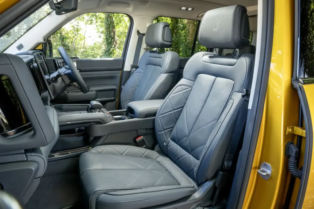 DENZA BAO 5: SUV, híbrido enchufable con 544 CV, todoterreno de verdad y sello premium 25 Motor16 DENZA BAO 5 41 Motor16