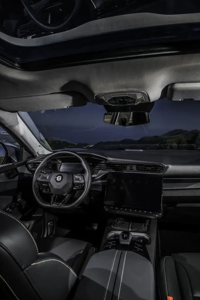 DR Automobiles lanza en España la nueva familia Sportequipe: tres SUV de combustión con alternativa de GLP 15 Motor16 DR S6 GT 11 Motor16