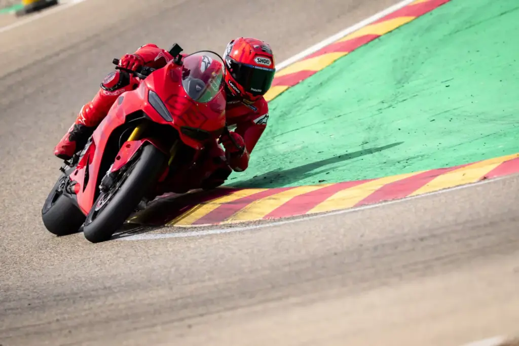 Ducati sortea una Panigale V2 firmada por Marc Márquez y un día de entrenamiento junto al piloto: ¿Cómo participar? 3 Motor16 Ducati, Marc Márquez