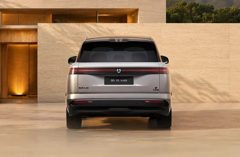 Denza N8: El SUV que eclipsa las cifras de los Ferrari más poderosos del panorama actual 4 Motor16 2026 Denza N8. Imagen trasera.