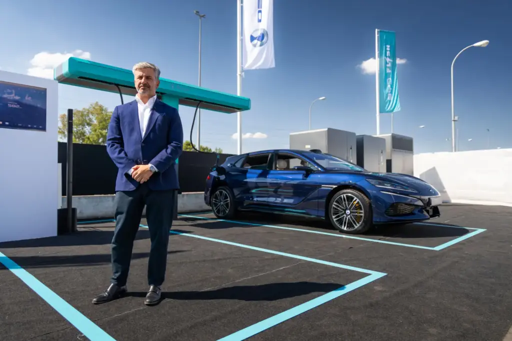 Denza trae a España la carga ultrarrápida de 1.500 kW que revolucionará la movilidad eléctrica 1 Motor16 Denza Z9GT Madrid day 1 109 Motor16