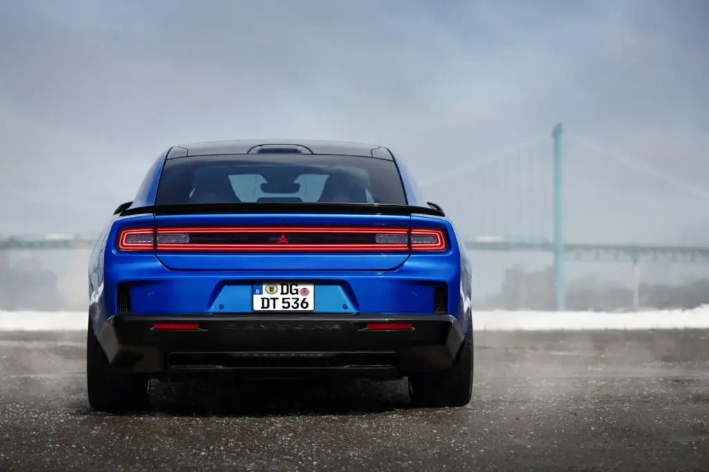 Nuevo Dodge Charger 2026: el 'muscle car' eléctrico y de gasolina que redefine el diseño americano 1 Motor16 Dodge Charger Daytona Motor16