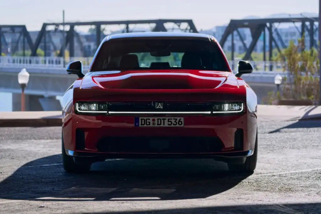 Nuevo Dodge Charger 2026: el 'muscle car' eléctrico y de gasolina que redefine el diseño americano 2 Motor16 Dodge Charger Daytona1 Motor16